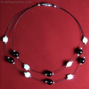Ketting met onyx en parels (2)
