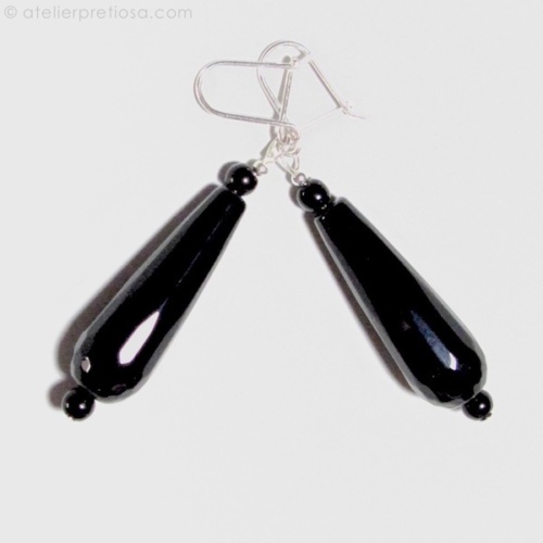 Oorbellen met onyx pegels