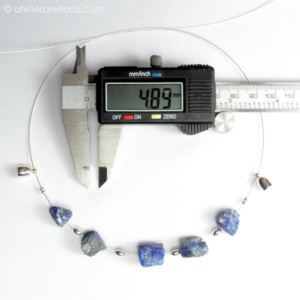 Ketting met ruwe lapis lazuli kort (1)