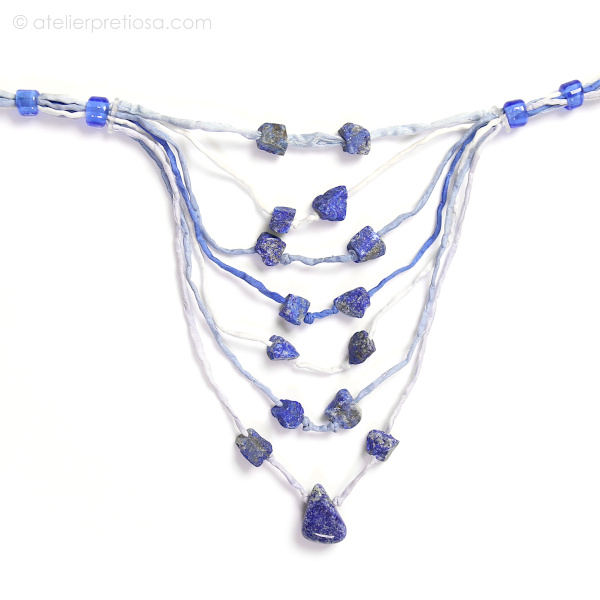 Ketting met lapis lazuli en zijde (11)