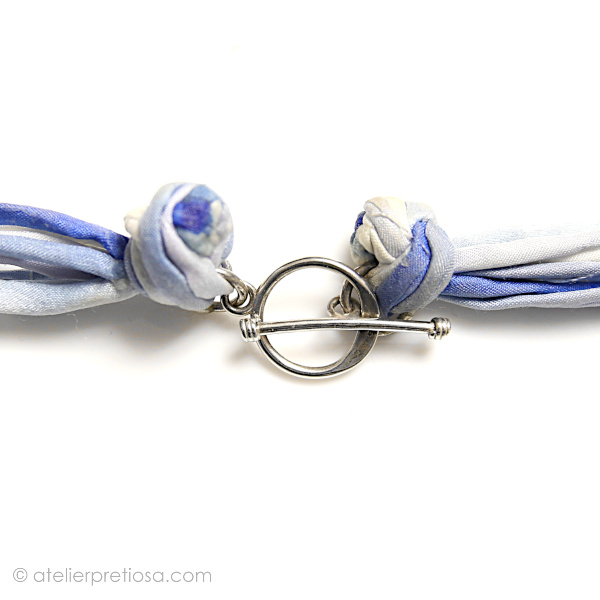 Ketting met lapis lazuli en zijde (10)