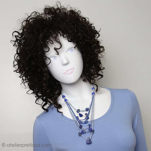 Ketting met lapis lazuli en zijde (3)