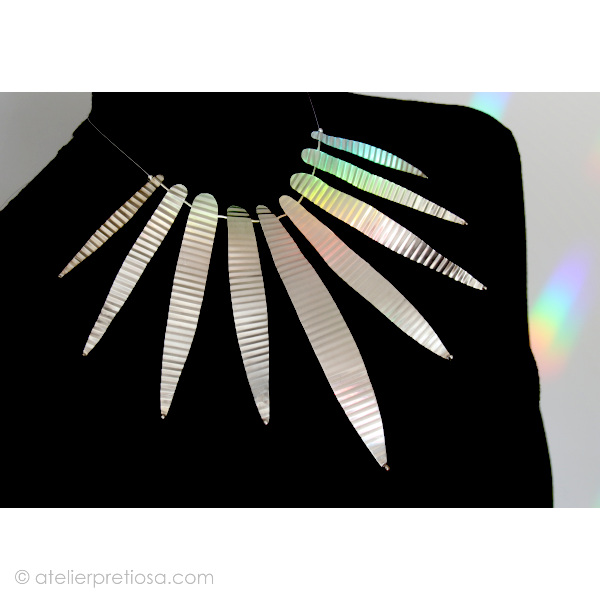 Collier van zilveren veertjes (3)