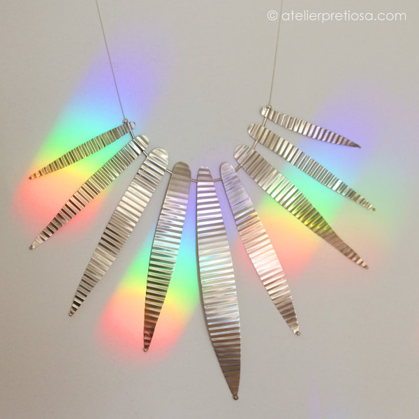 Collier van zilveren veertjes (6)
