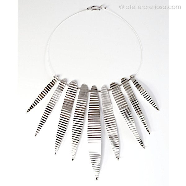 Collier van zilveren veertjes (7)
