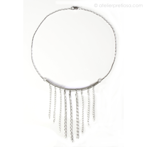 Ketting met een zilveren waterval (2)