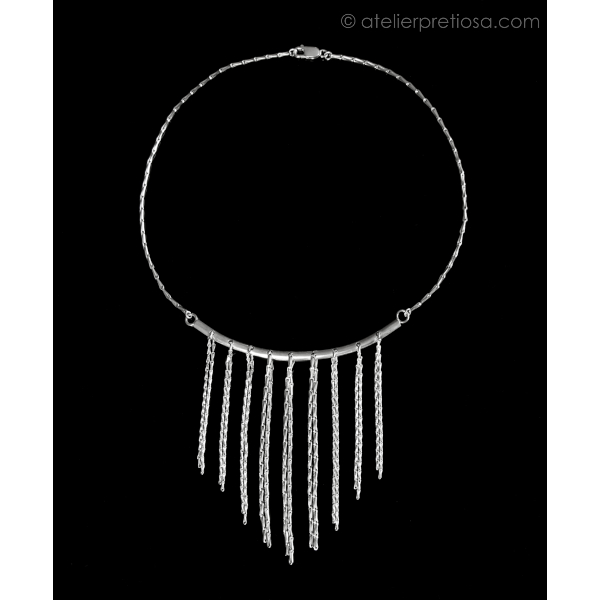 Ketting met een zilveren waterval (4)